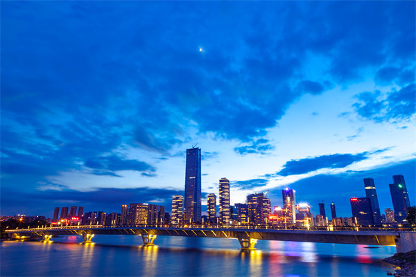 制定精準(zhǔn)企業(yè)戰(zhàn)略，引領(lǐng)企業(yè)邁向卓越發(fā)展新高度